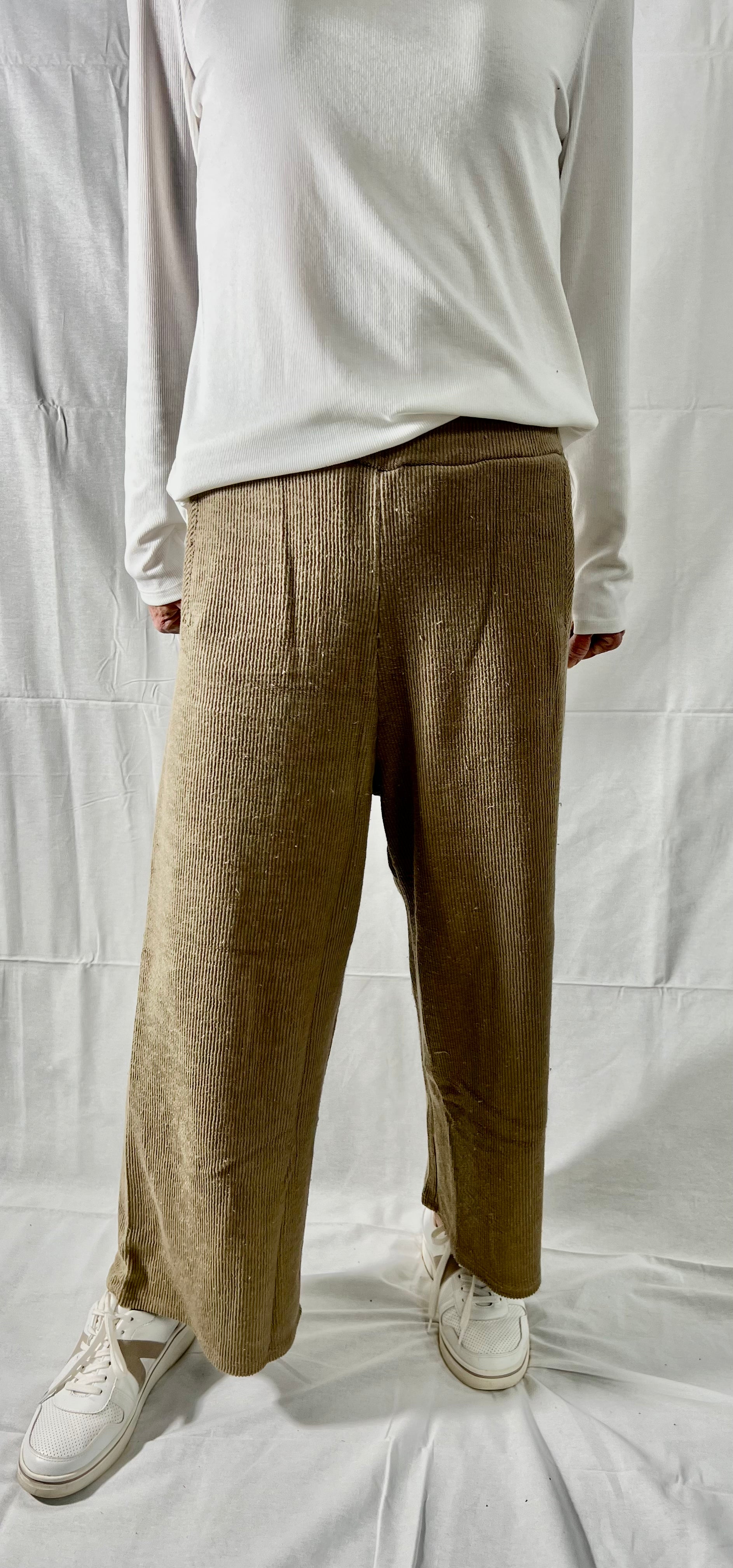 Ribbed Knit Cropped Culotte Pant