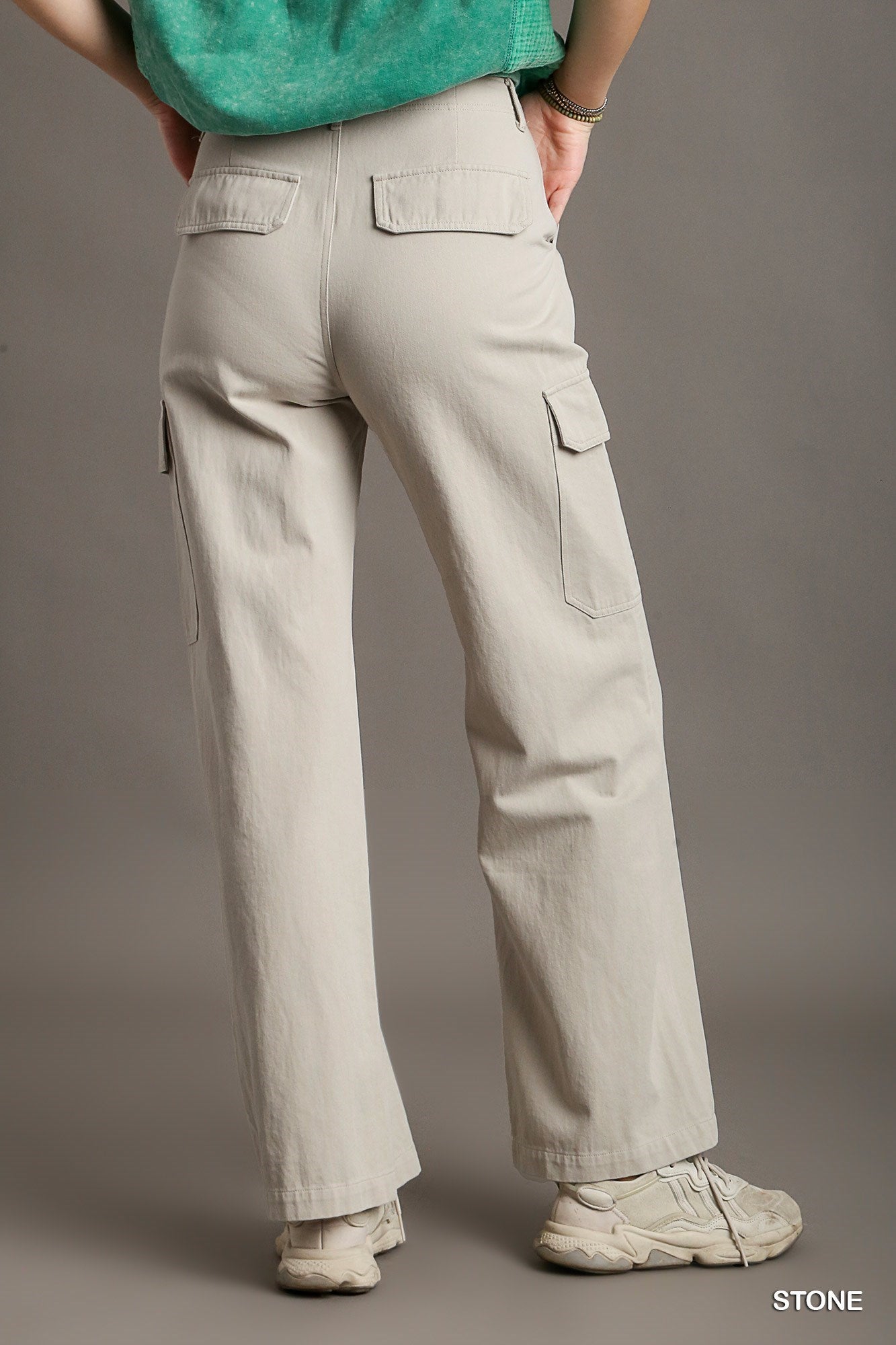 Straight leg Cargo pants in Stone