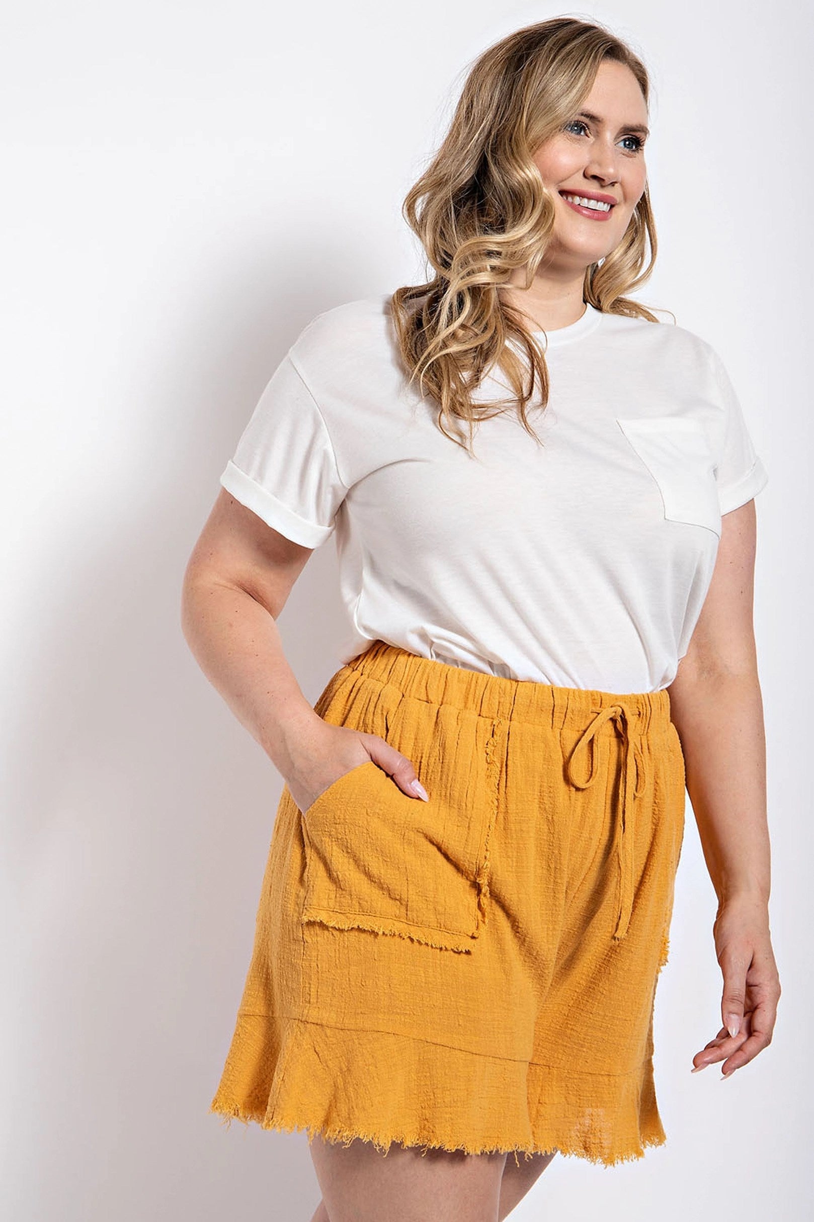 Plus Size Flutter Hem patch pocket shorts