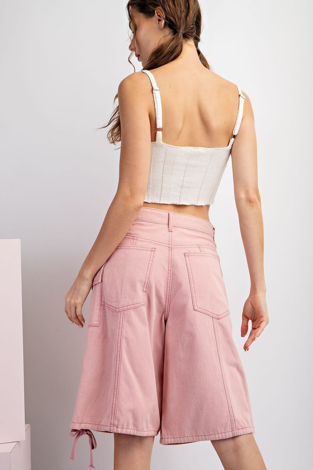 Mineral washed cargo shorts in Dusty Pink