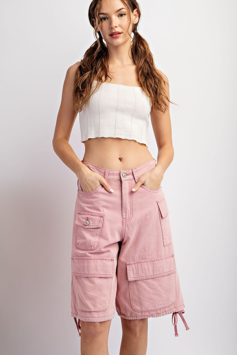 Mineral washed cargo shorts in Dusty Pink