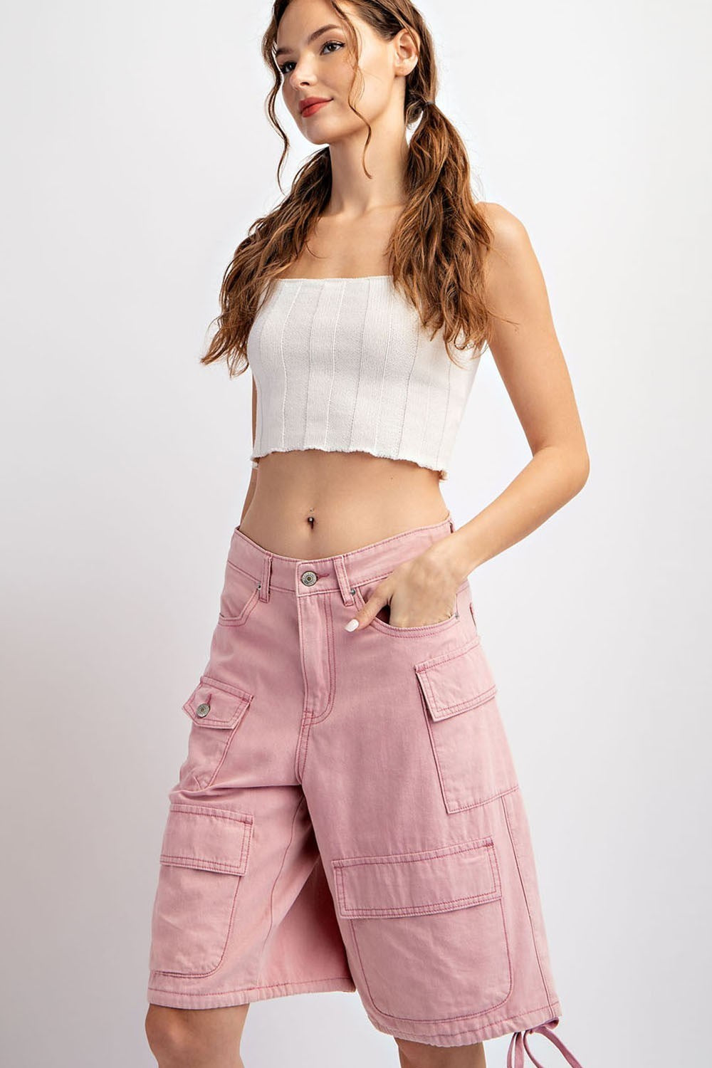 Mineral washed cargo shorts in Dusty Pink