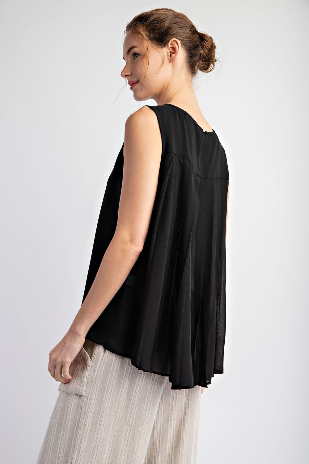 Sleeveless Blouse with Pleat details