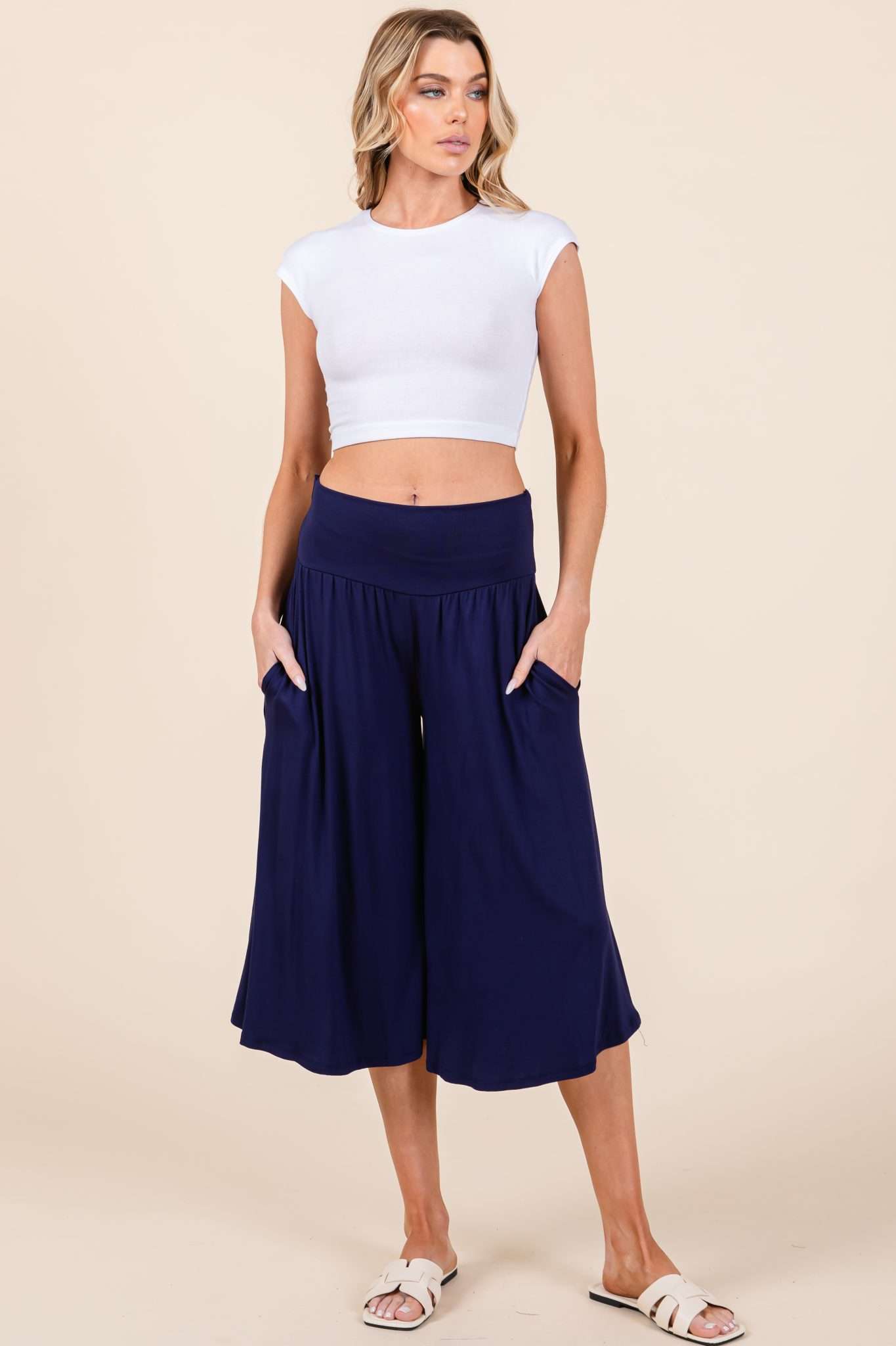 Relaxed Wide waistband shorts in Navy