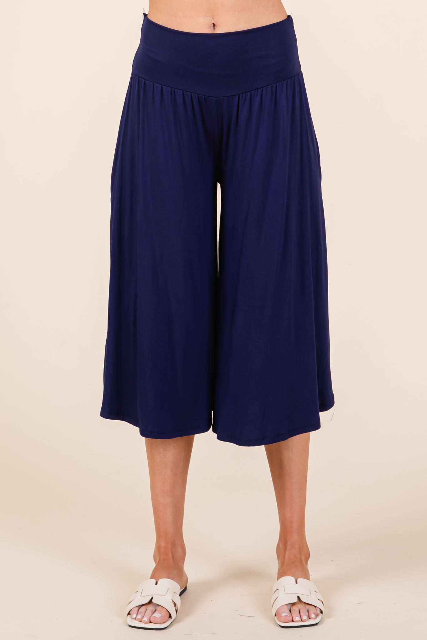 Relaxed Wide waistband shorts in Navy