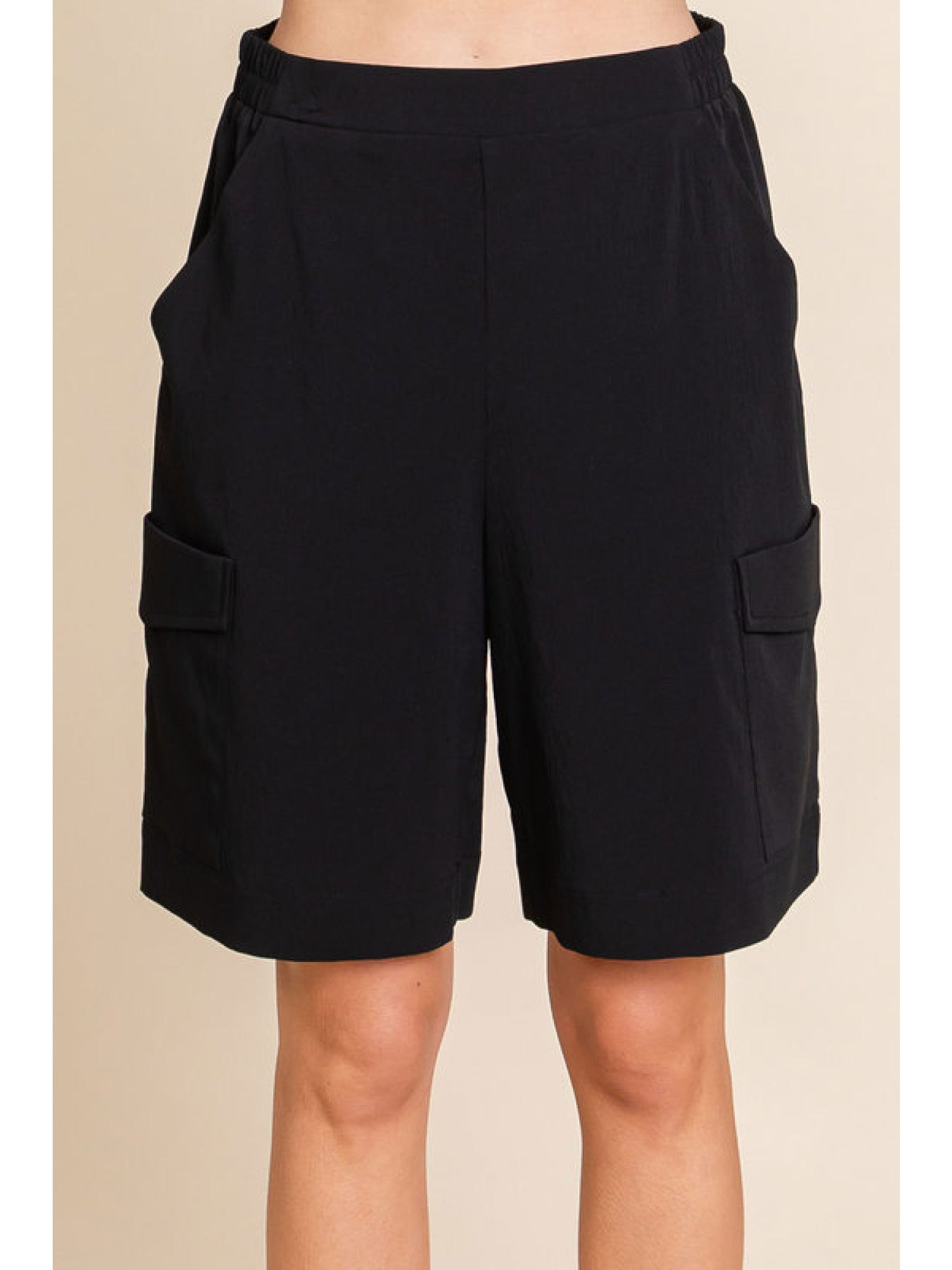 Midi Shorts in Black
