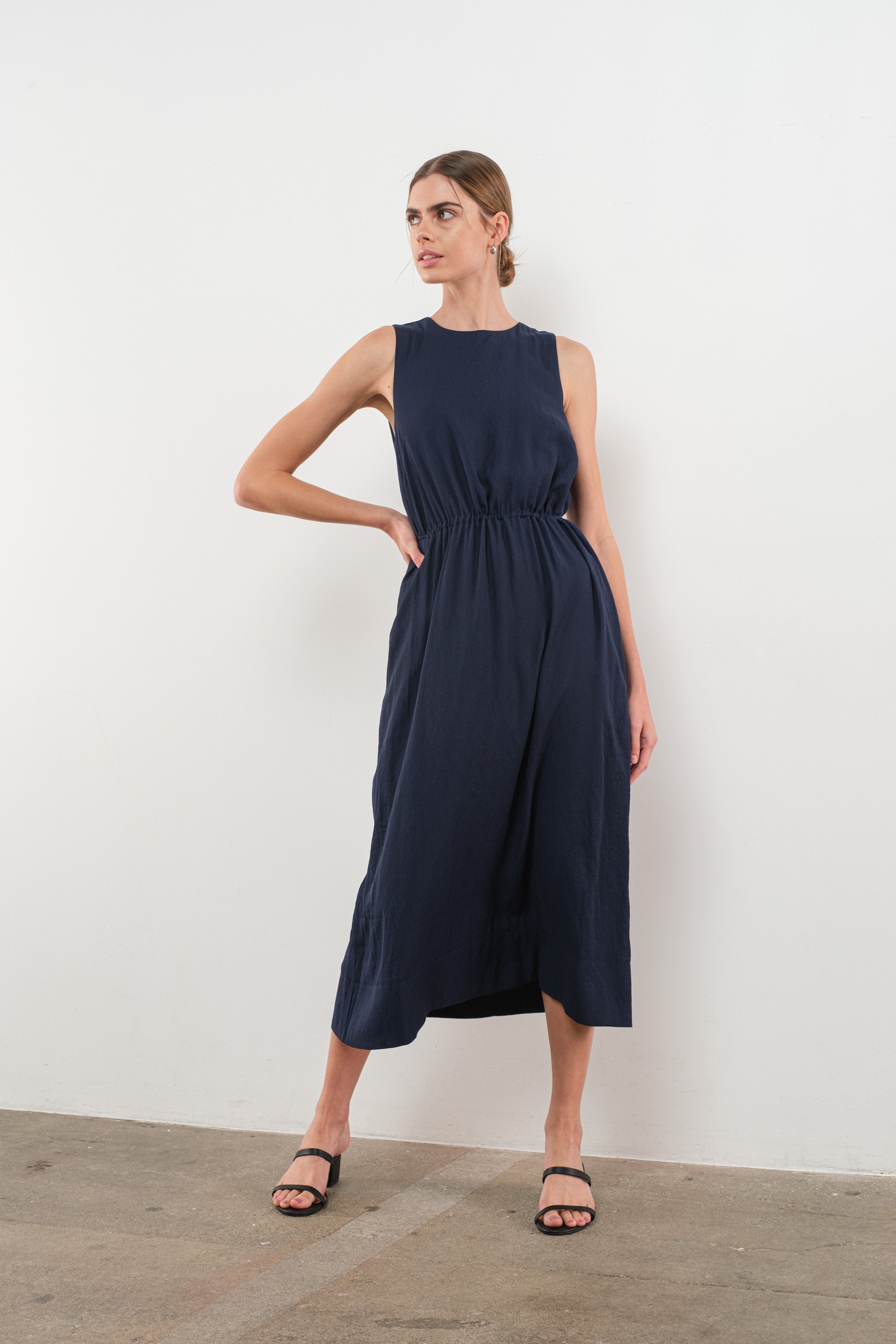 Sleeveless Midi dress in Navy