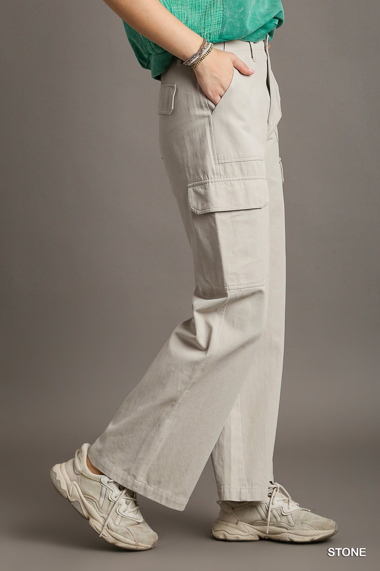 Straight leg Cargo pants in Stone