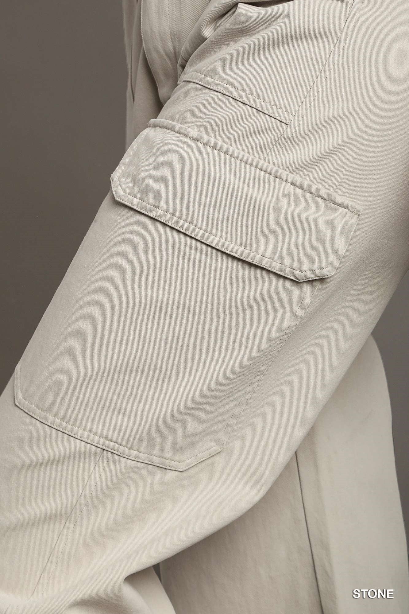 Straight leg Cargo pants in Stone