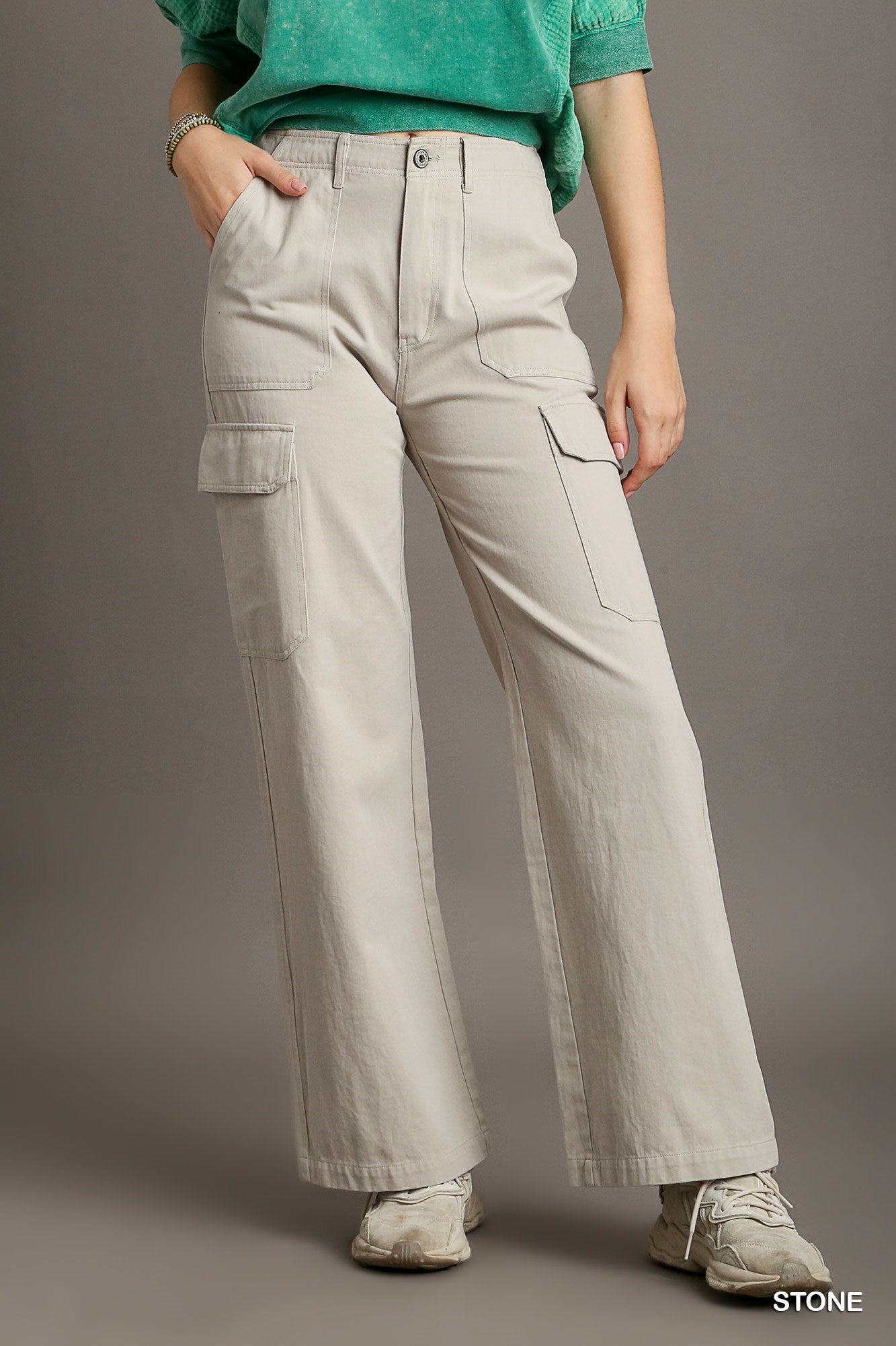 Straight leg Cargo pants in Stone