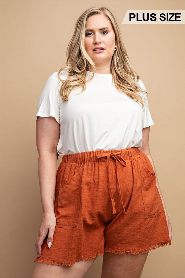 Plus size frayed hem shorts