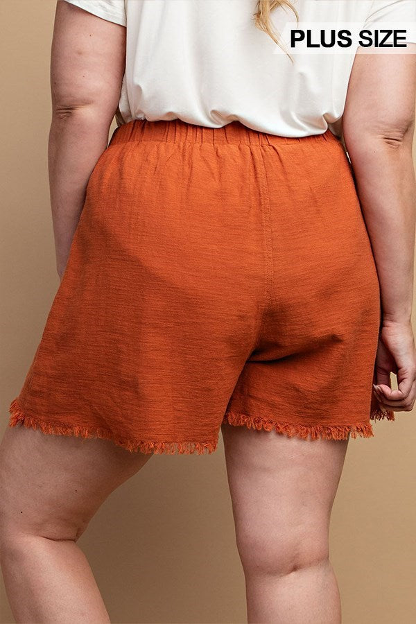 Plus size frayed hem shorts