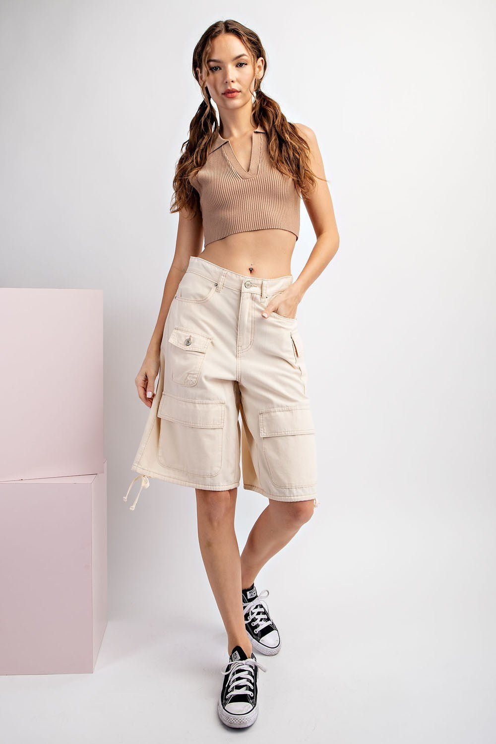 Mineral washed cargo shorts in Ivory