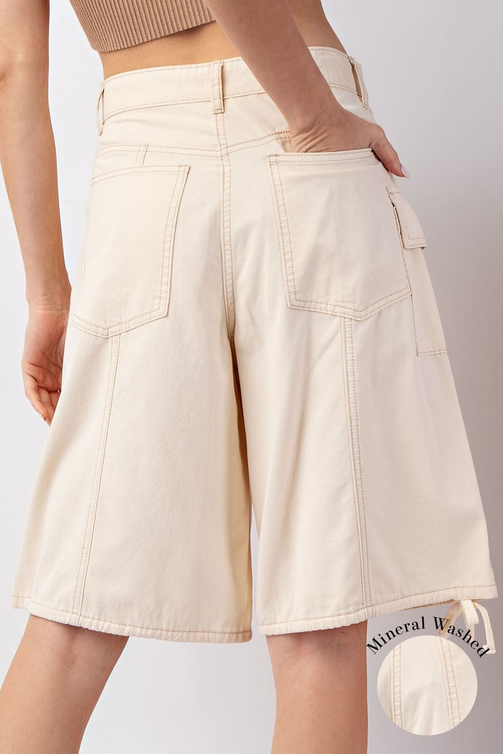 Mineral washed cargo shorts in Ivory