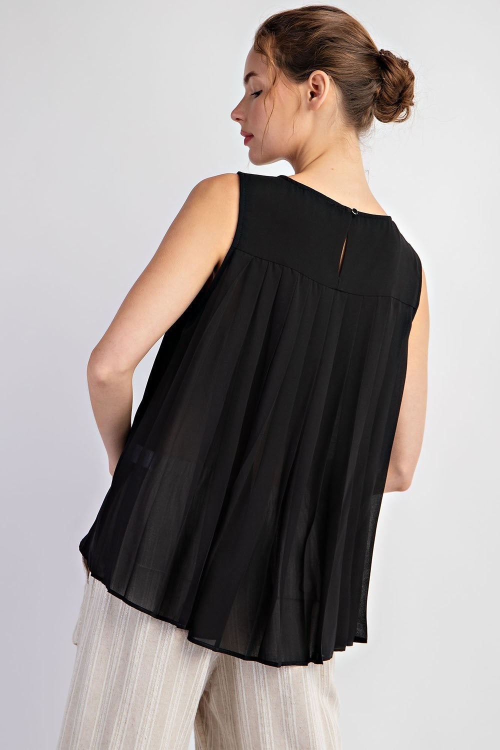 Sleeveless Blouse with Pleat details