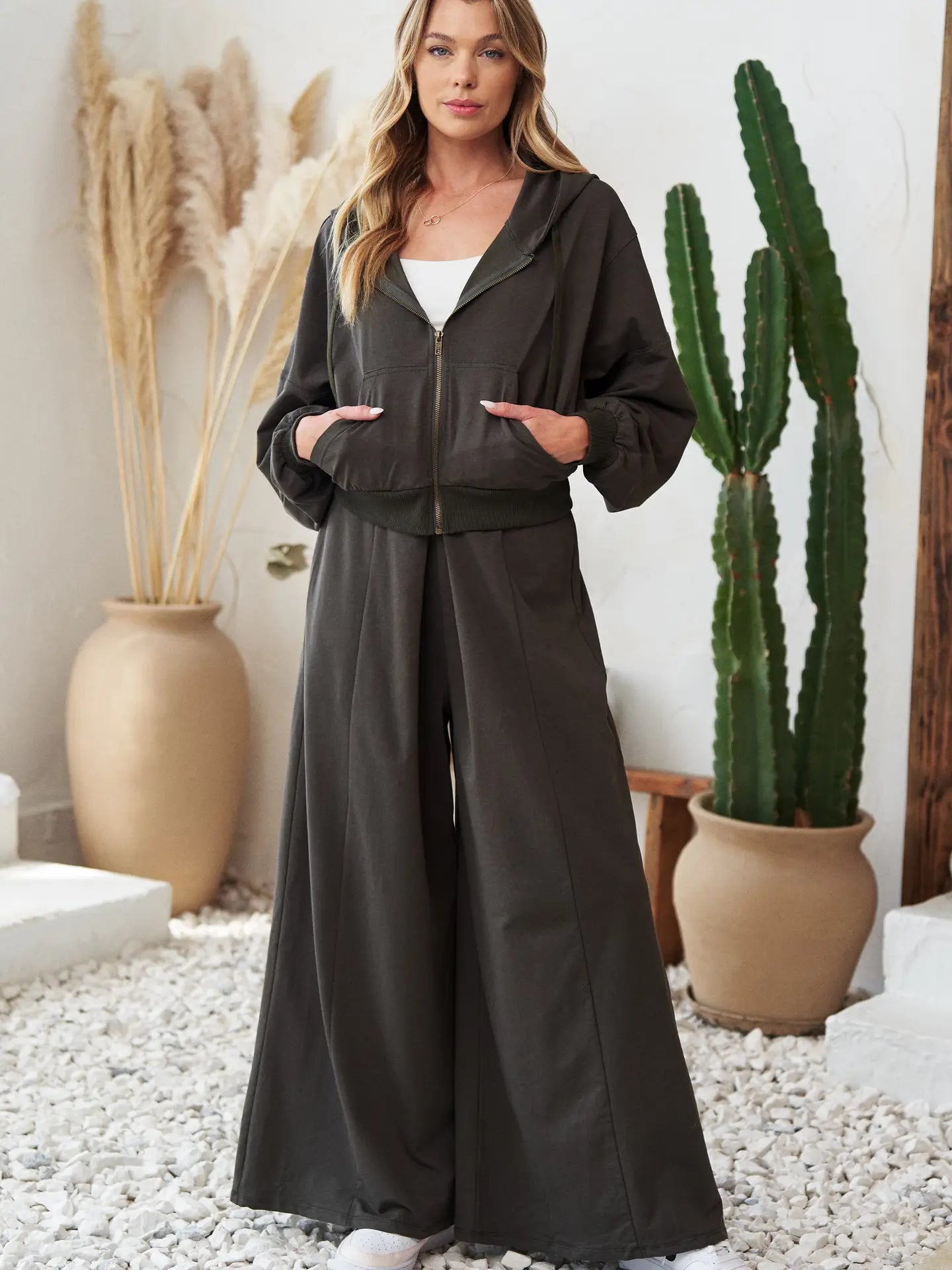 Wide Leg Pleated Pants with Hooded Jacket Set in Black