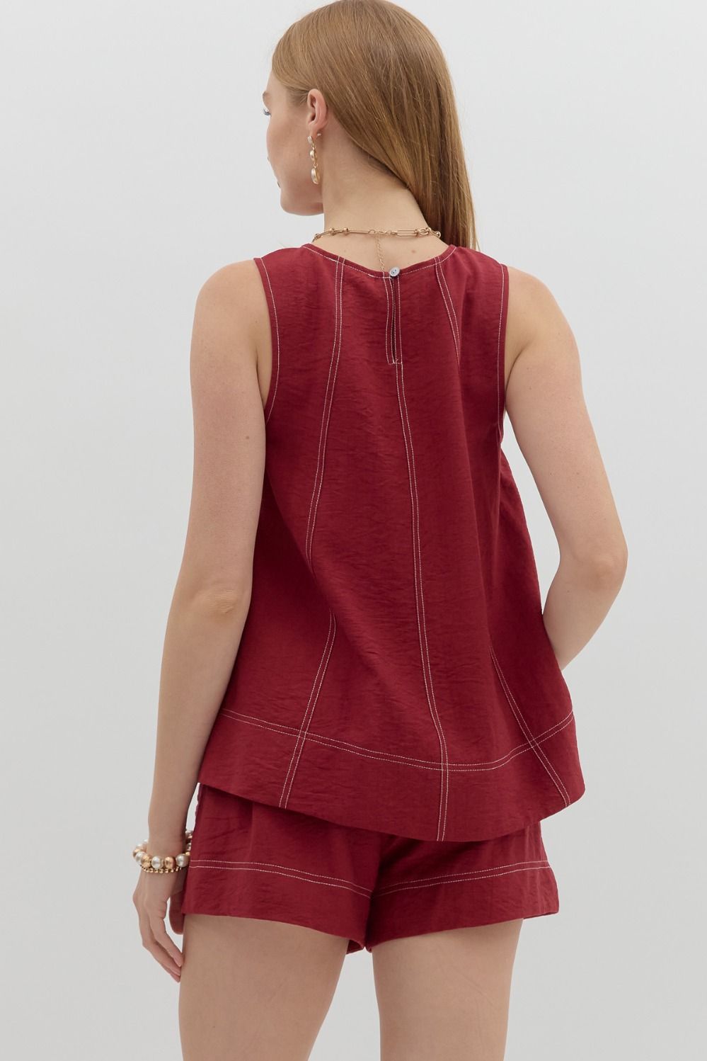 Contrast Seam Detail in Garnet