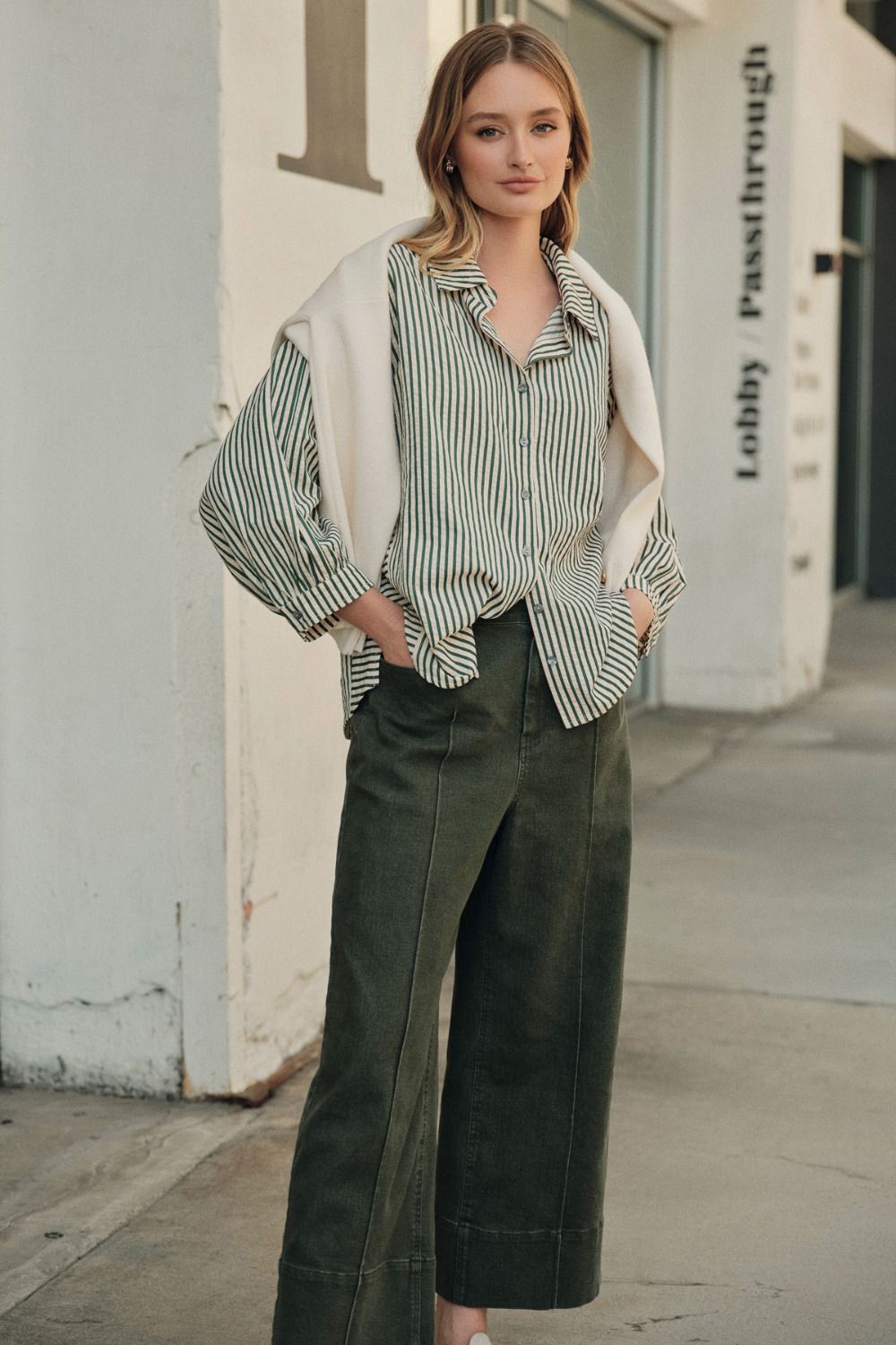 Mid Rise Wide Leg Pant in Olive