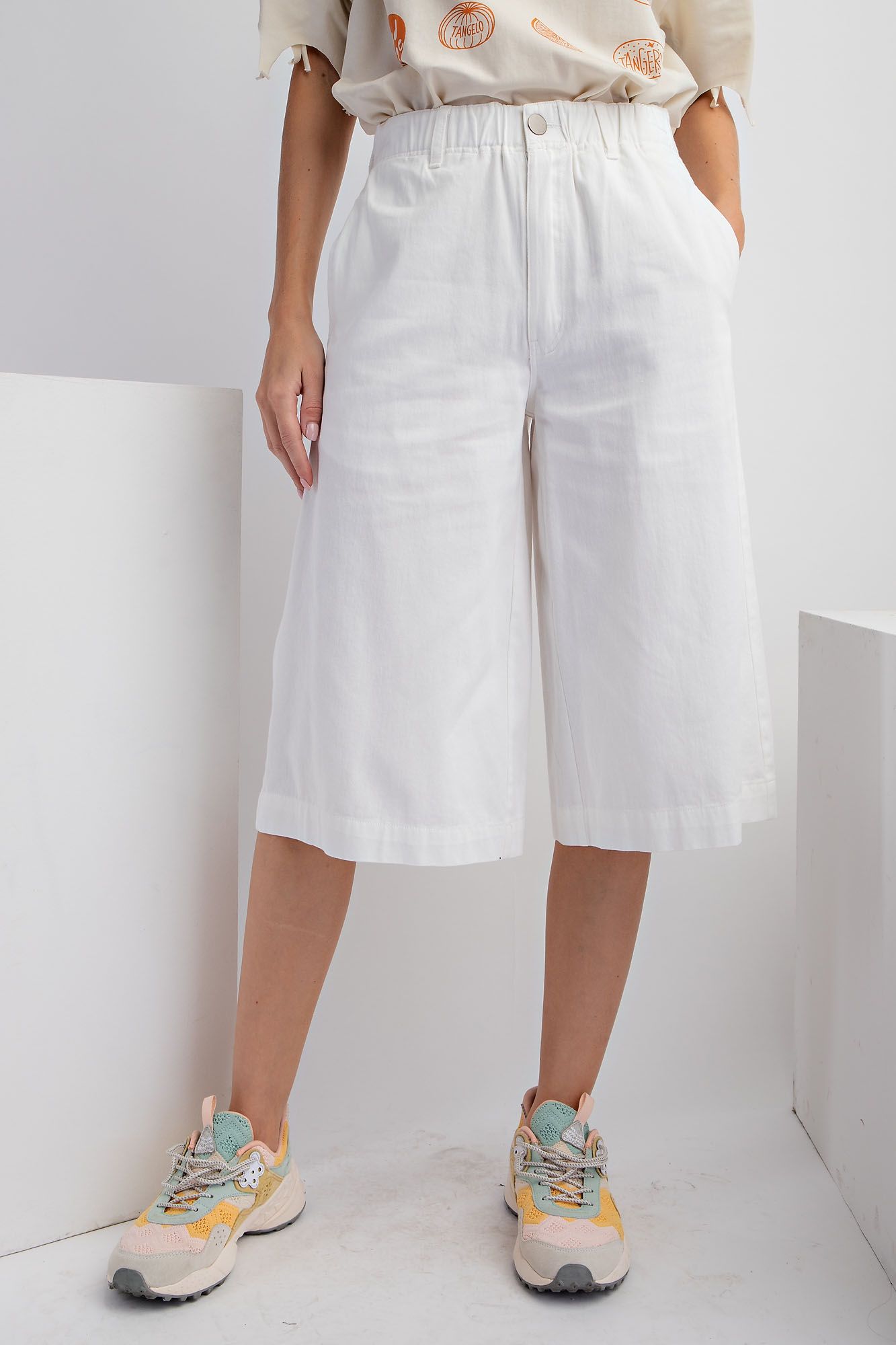 Washed Twill Capri Pants in White