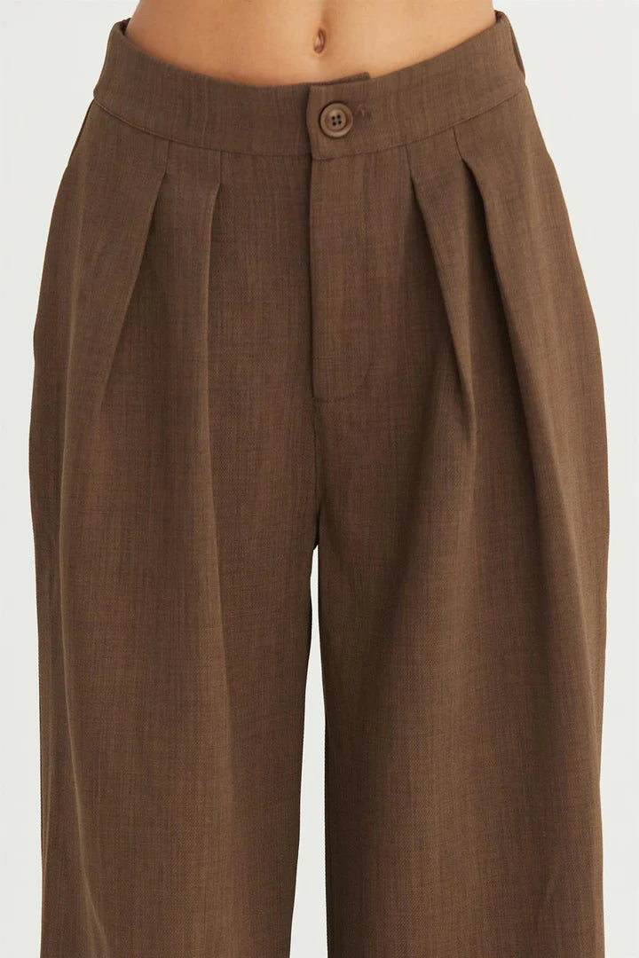 Wide Leg Pleated Trouser in Brown